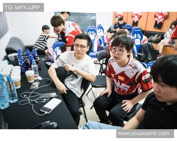 陈娜畅谈英雄联盟S15赛季电竞生涯与精彩比分背后的故事